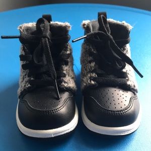 Toddler sneakers, unisex.